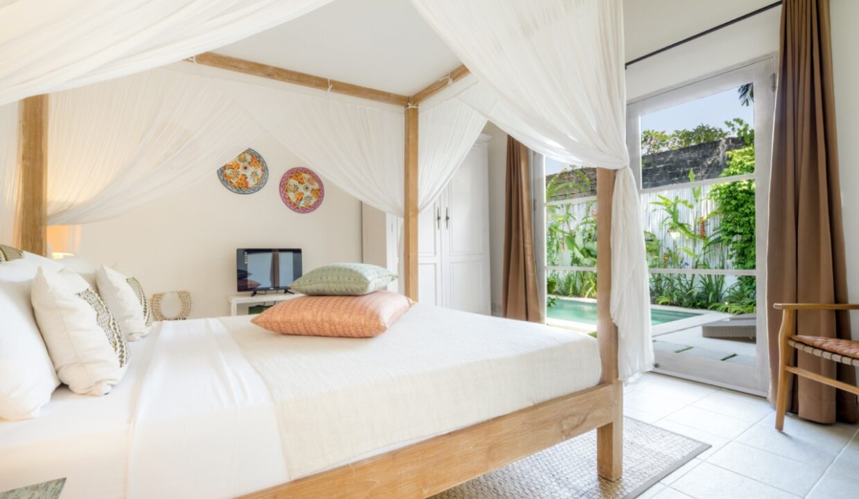 14-Villa Tara-master bedroom Large