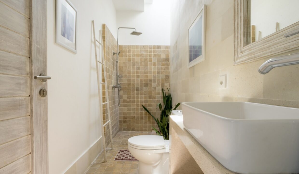 15-Villa Tara-bathroom (master bedroom) Large