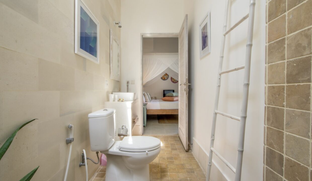 16-Villa Tara-bathroom (master bedroom) Large