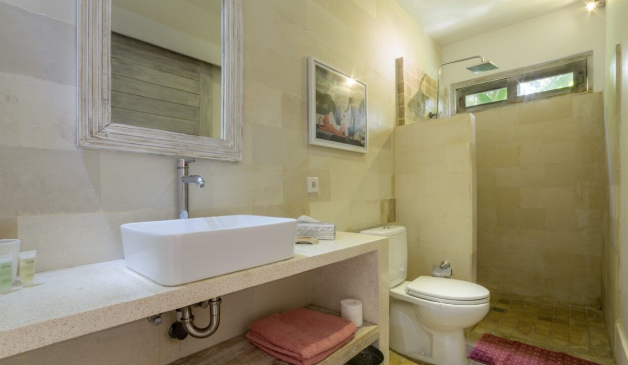 24-Villa Tara-bathroom (guest bedroom 2) Large