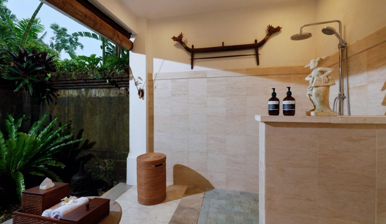 2nd Bed Bathroom 2 Large