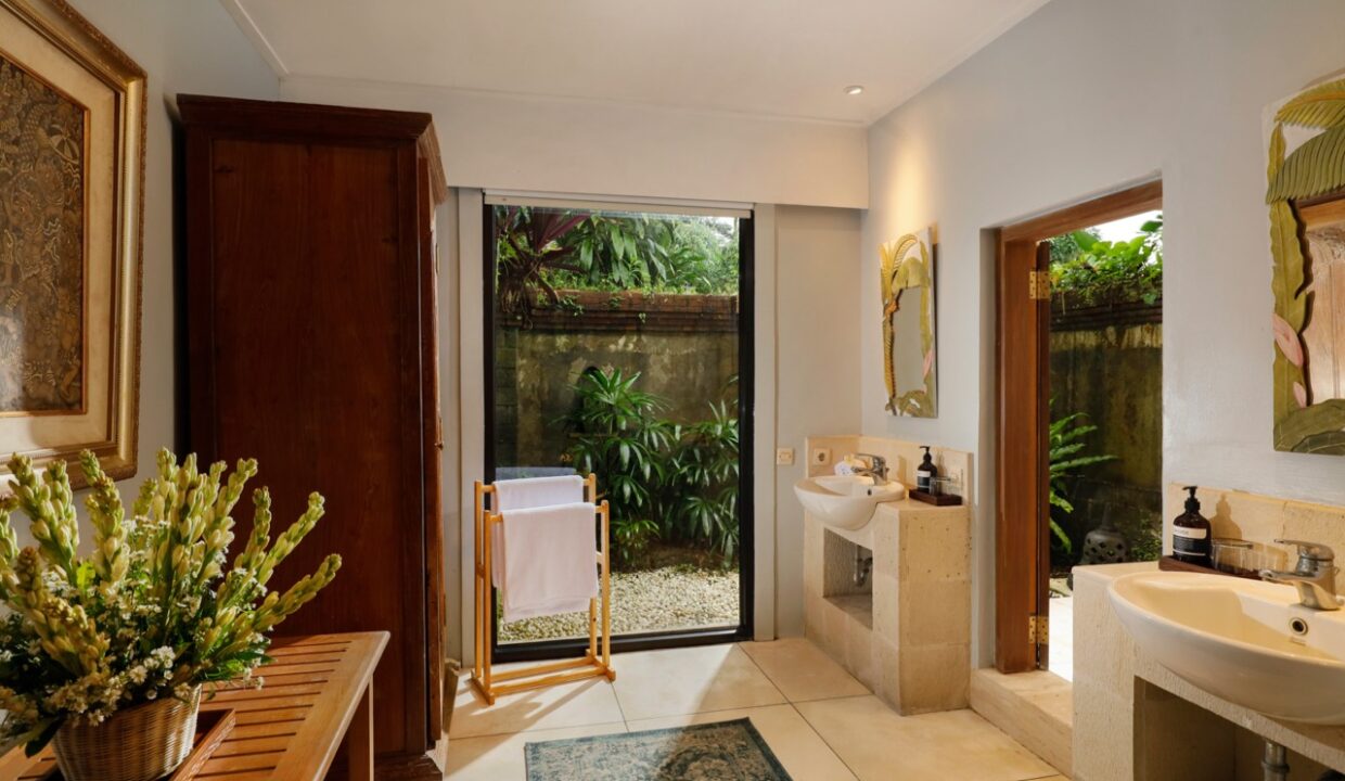 2nd Bed Bathroom Large