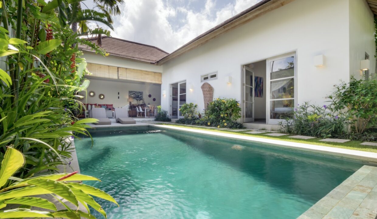 3-Villa Tara-pool Large