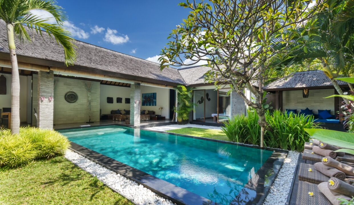 Anjali Blue - Pool Daylight A Large