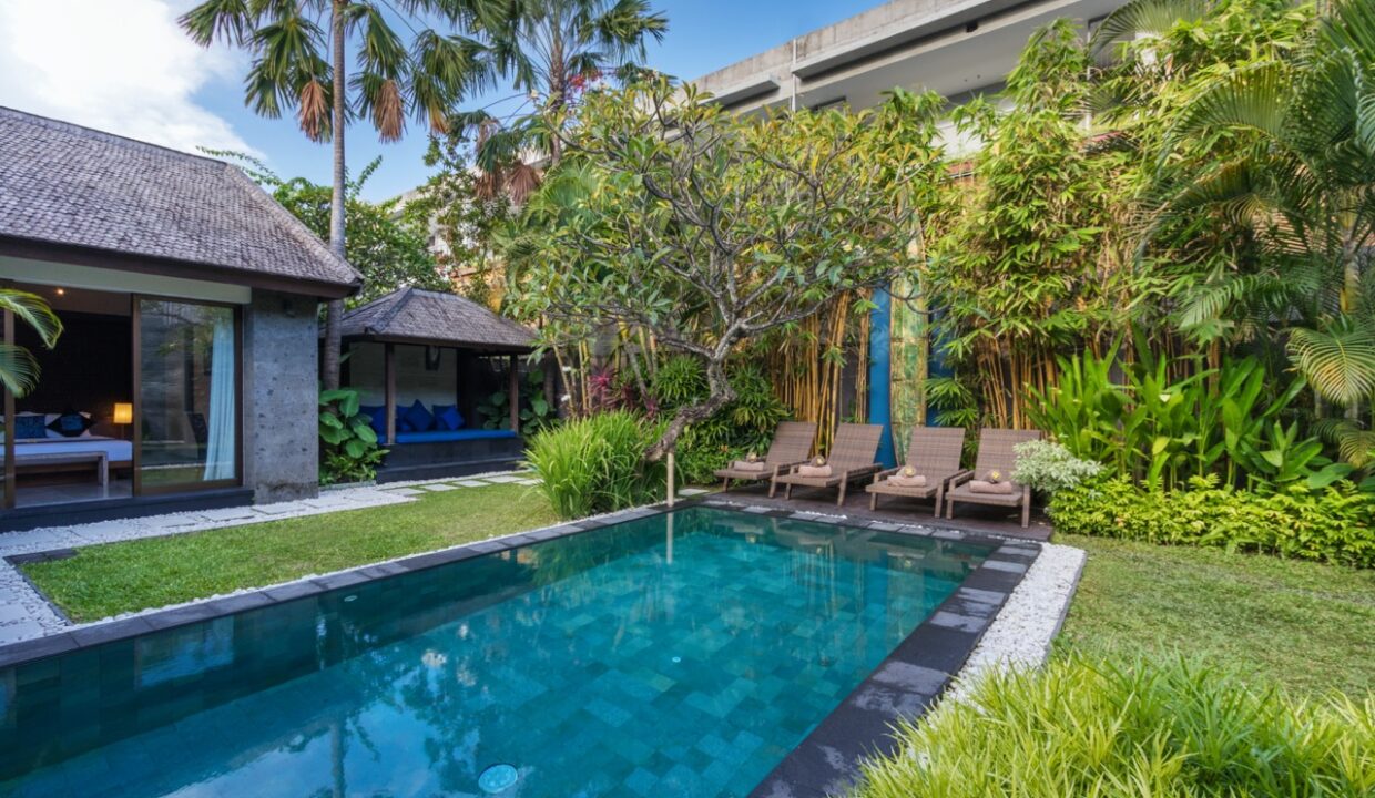 Anjali Blue - Pool Daylight D Large