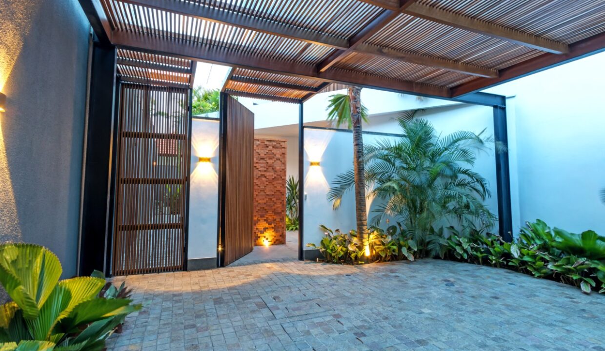 Castil di Udara - Gate Parking Lot Large