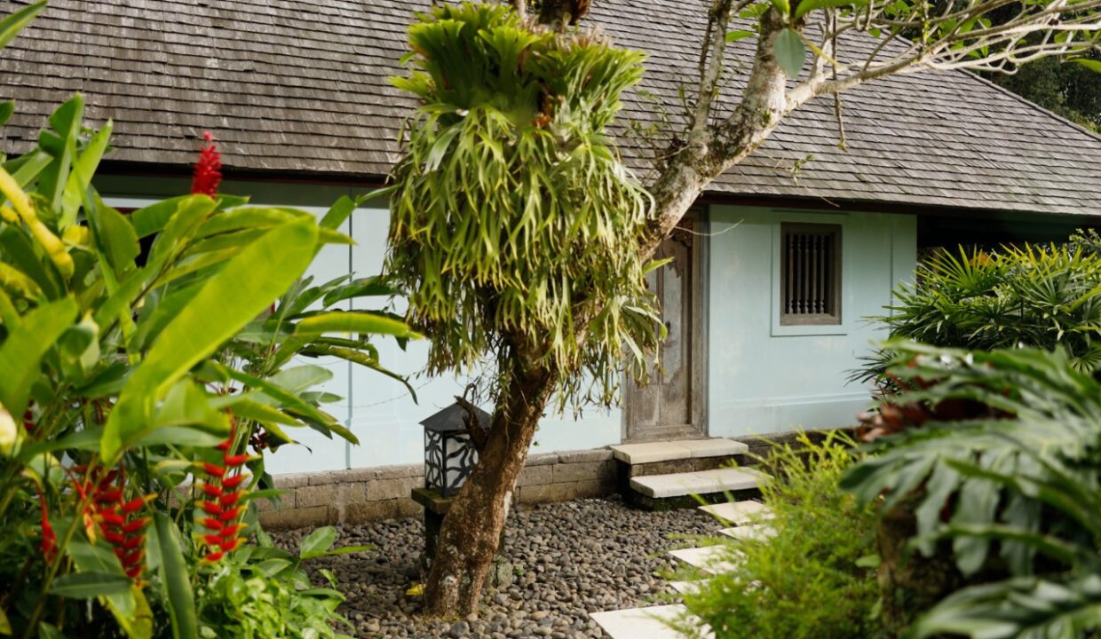 Master Bed Exterior Large