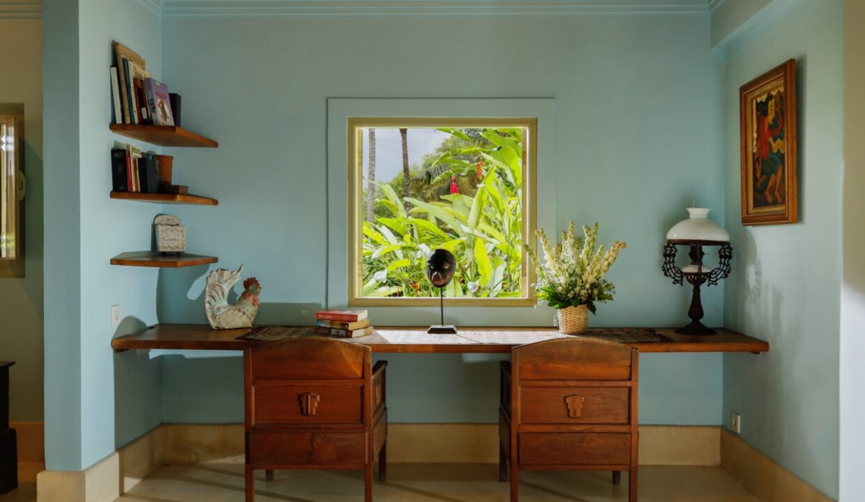 Master Bed Working Station Large