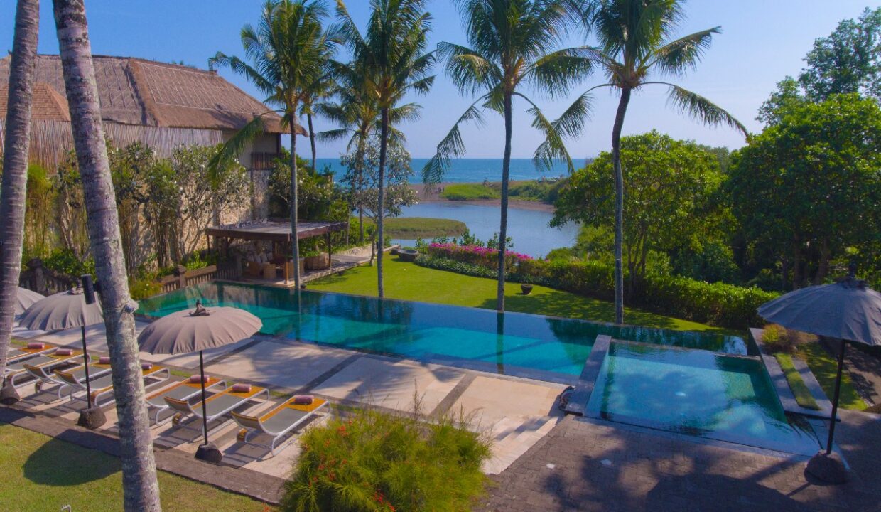 Villa Mary Canggu - Luxury Beachfront Villa