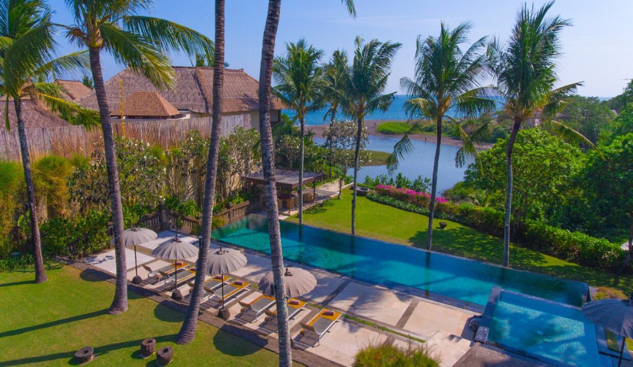 Villa Mary Canggu - Luxury Beachfront Villa (9)
