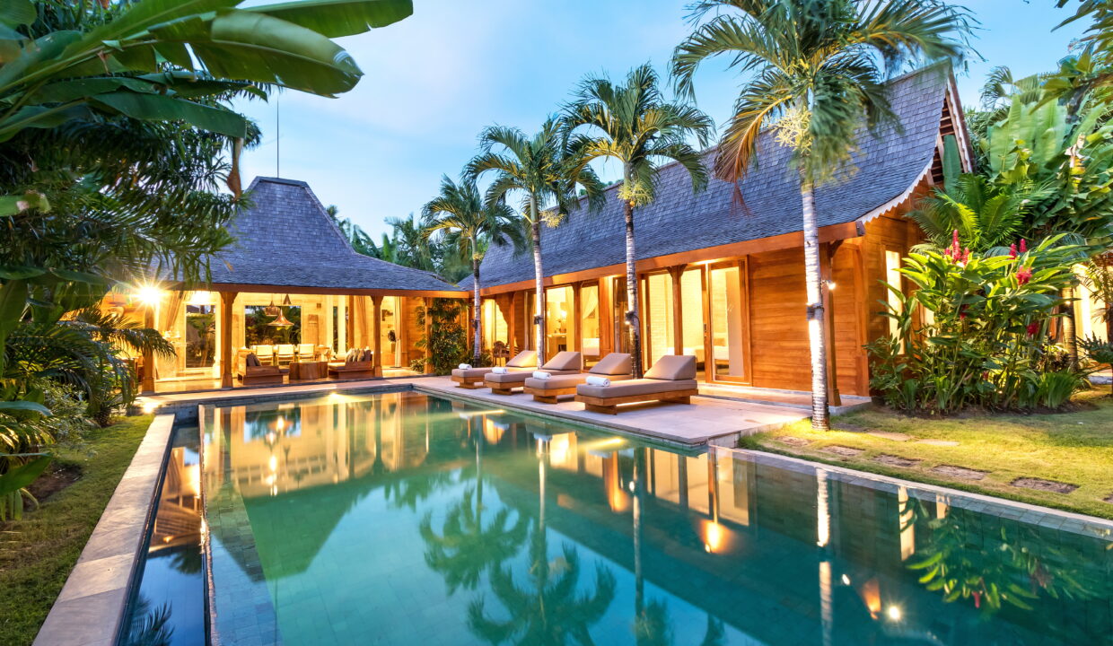 Little Mannao - Pool Night B